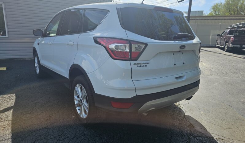 
								2017 FORD ESCAPE SE 4 DOOR WAGON full									