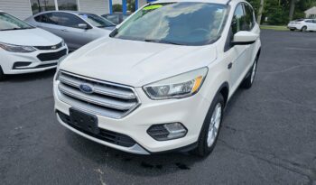 
										2017 FORD ESCAPE SE SUV full									