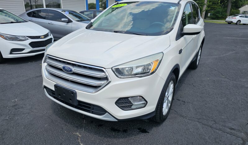 
								2017 FORD ESCAPE SE SUV full									