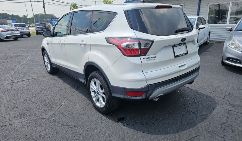 
								2017 FORD ESCAPE SE SUV full									