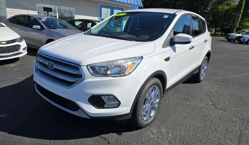 
								2017 FORD ESCAPE SE 4 DOOR WAGON full									