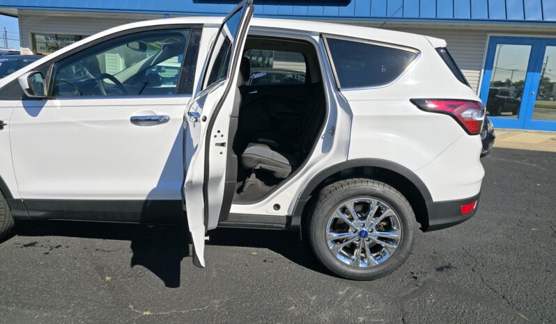 
								2017 FORD ESCAPE SE 4 DOOR WAGON full									